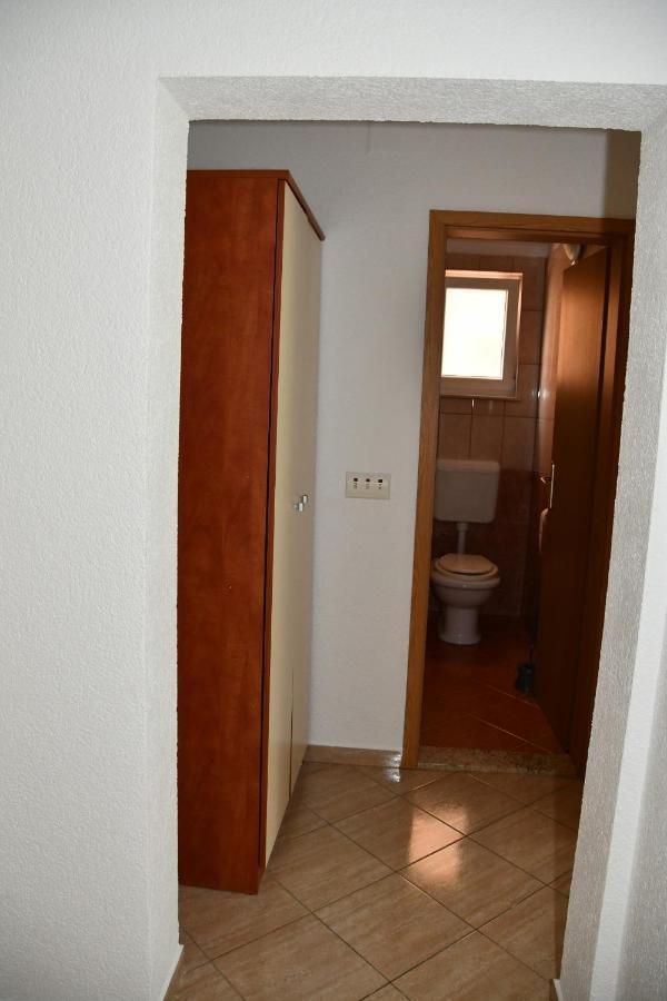 Apartmani Joja Biograd Na Moru Esterno foto
