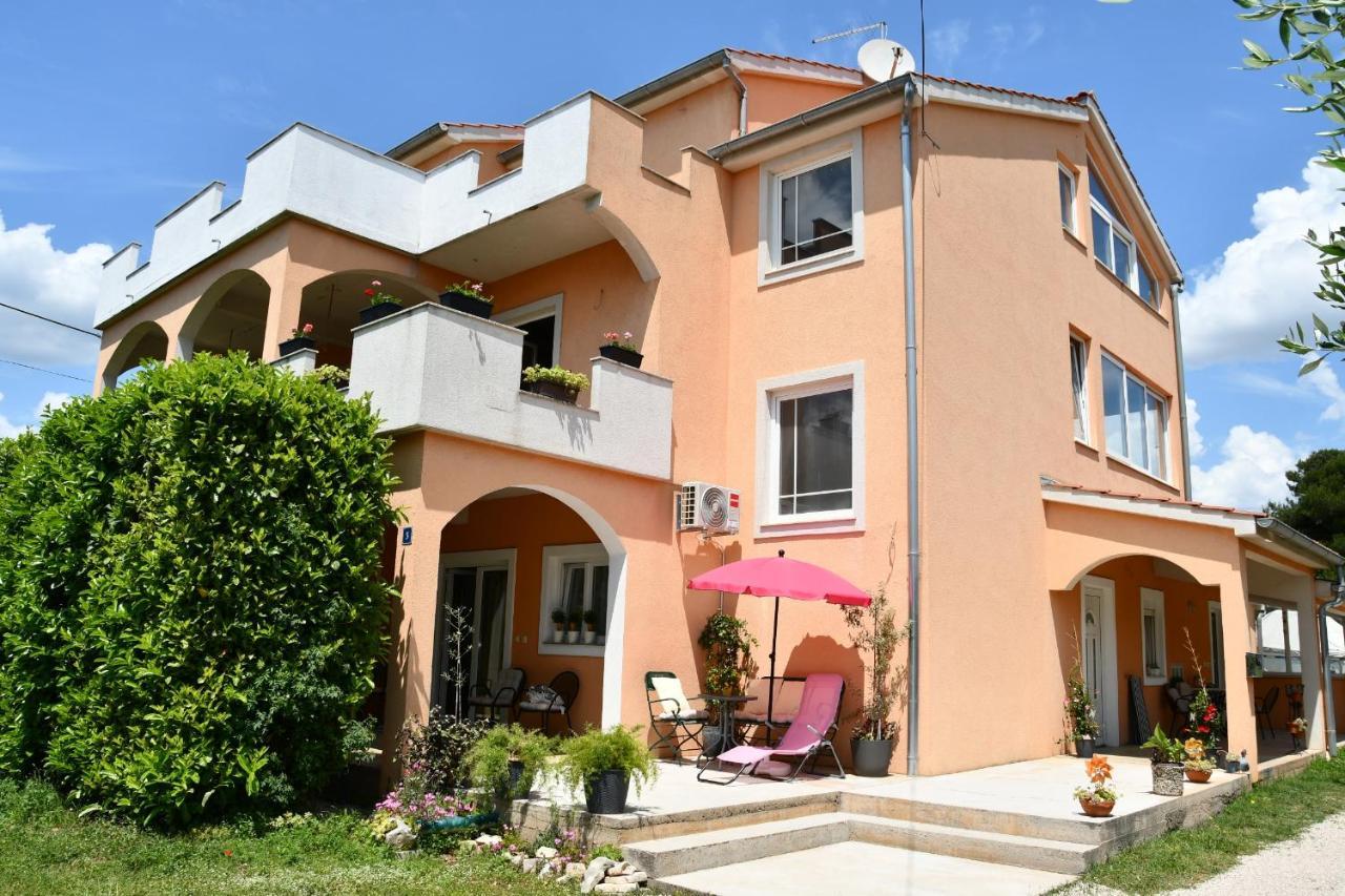 Apartmani Joja Biograd Na Moru Esterno foto