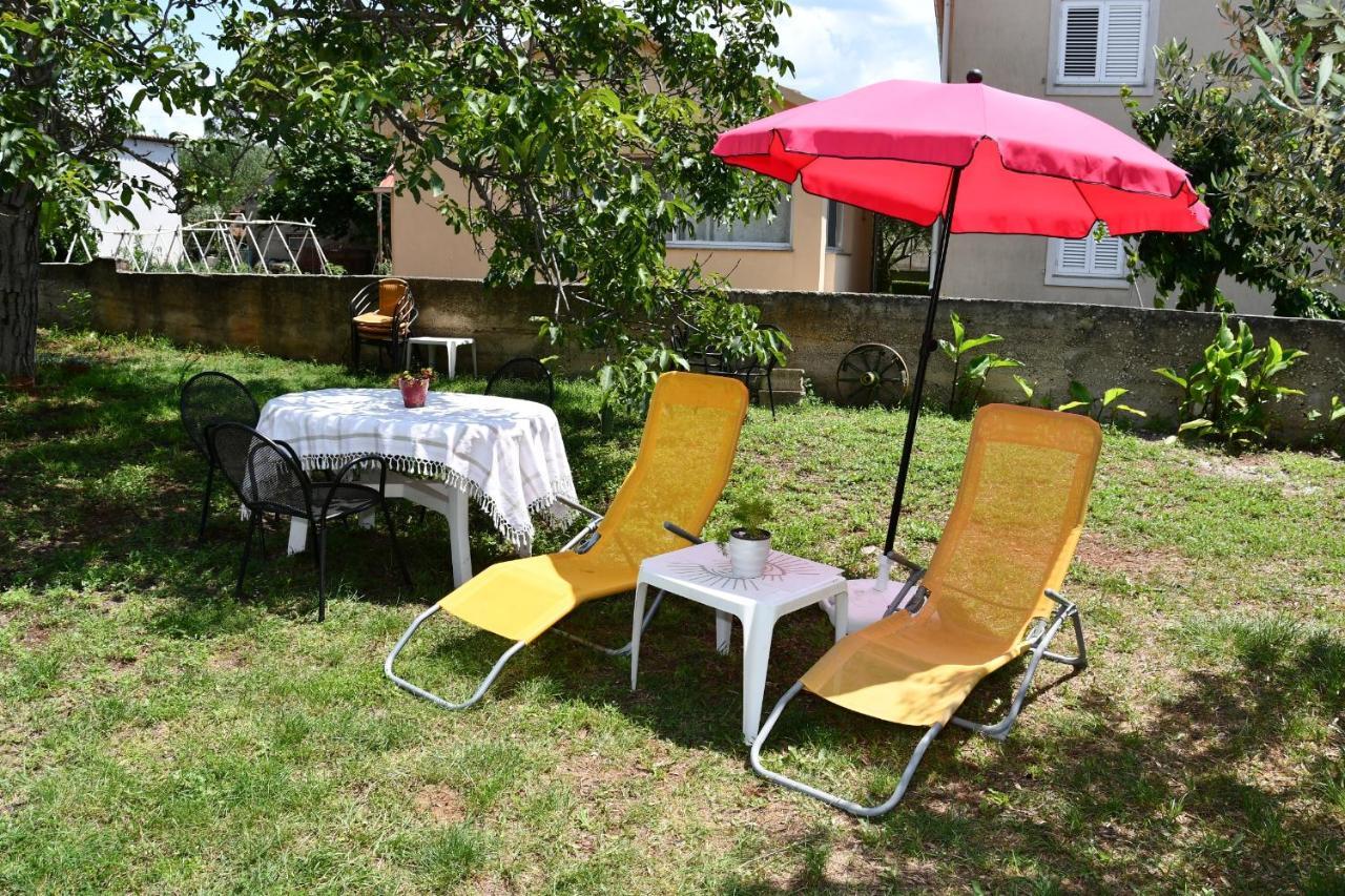 Apartmani Joja Biograd Na Moru Esterno foto