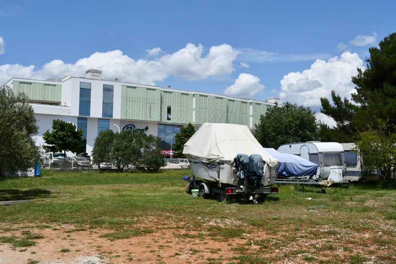 Apartmani Joja Biograd Na Moru Esterno foto