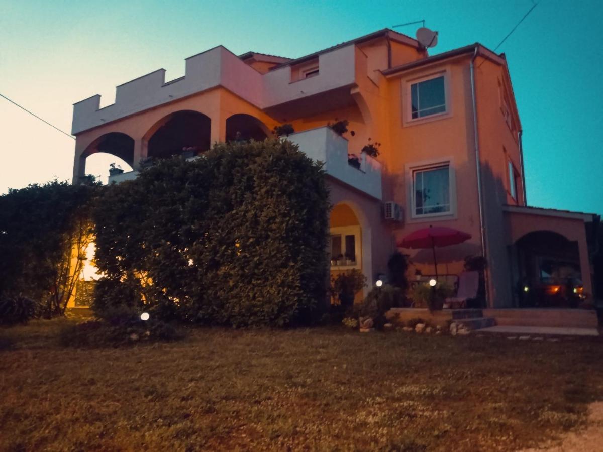 Apartmani Joja Biograd Na Moru Esterno foto