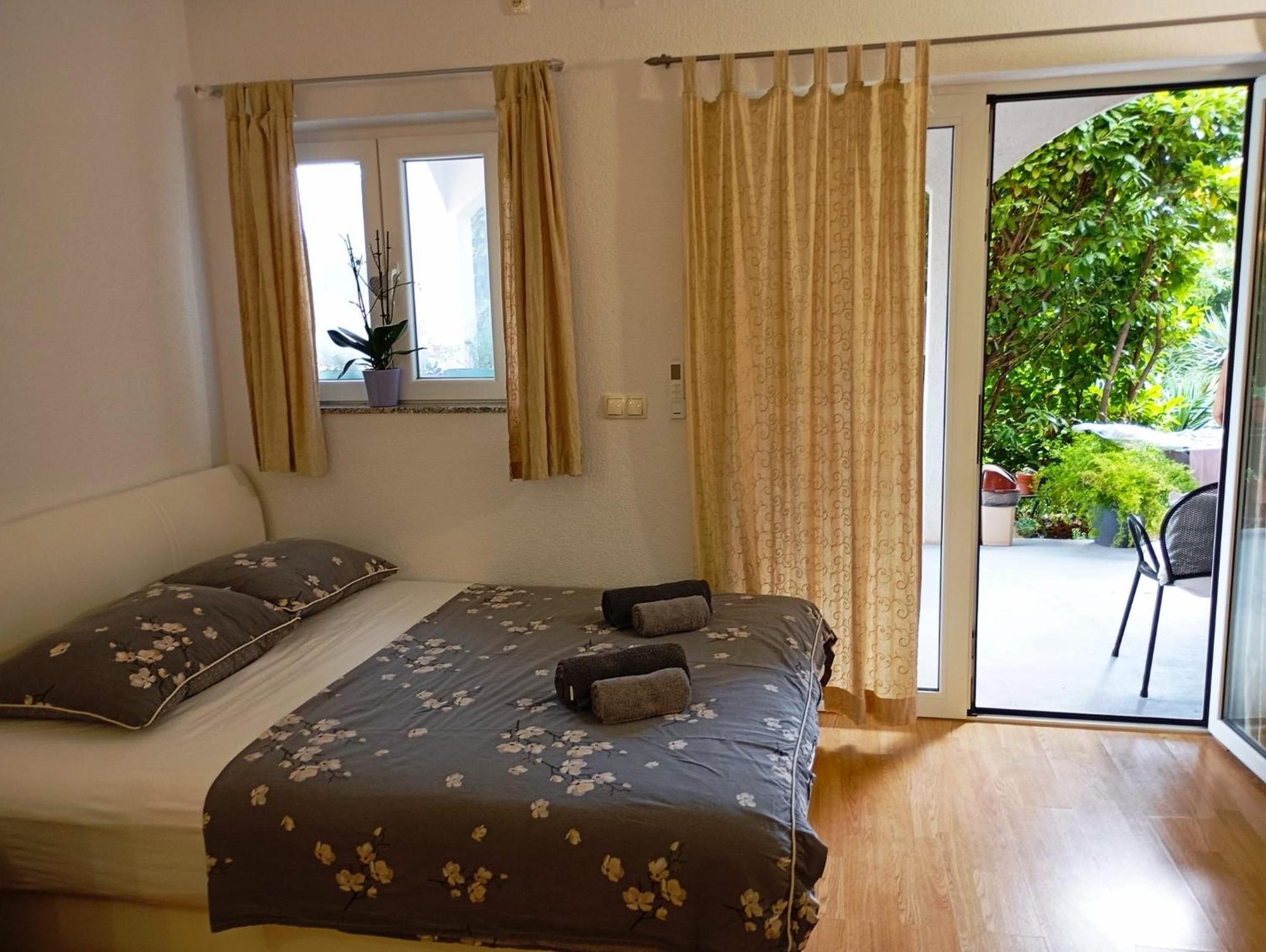 Apartmani Joja Biograd Na Moru Esterno foto