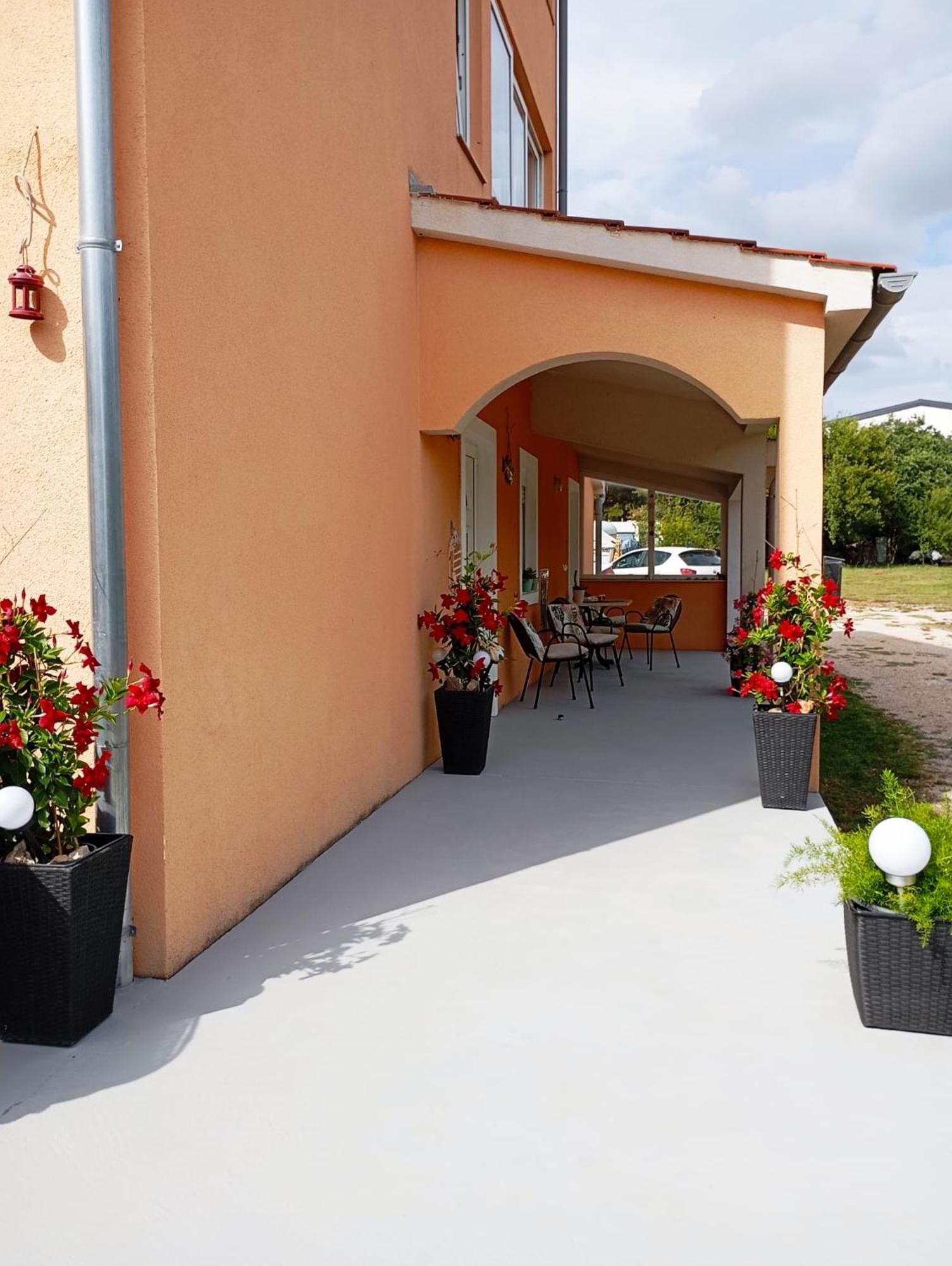 Apartmani Joja Biograd Na Moru Esterno foto