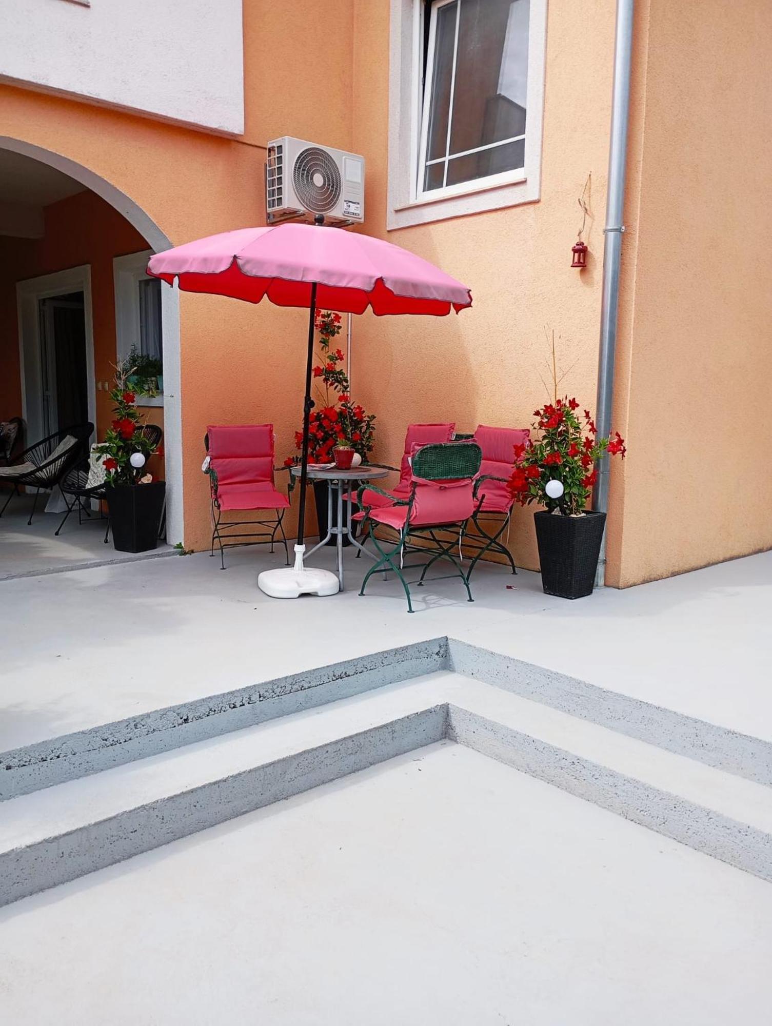 Apartmani Joja Biograd Na Moru Esterno foto