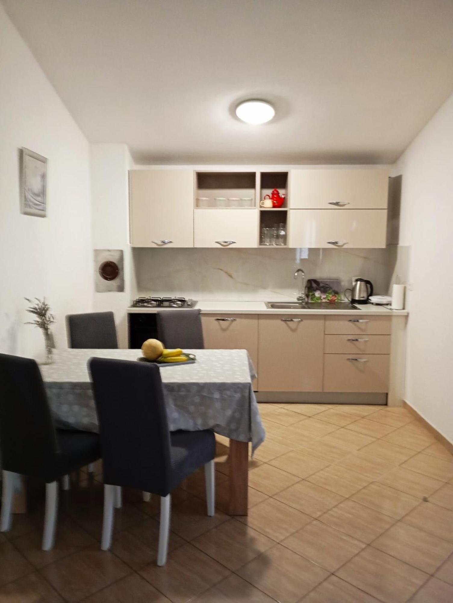 Apartmani Joja Biograd Na Moru Esterno foto