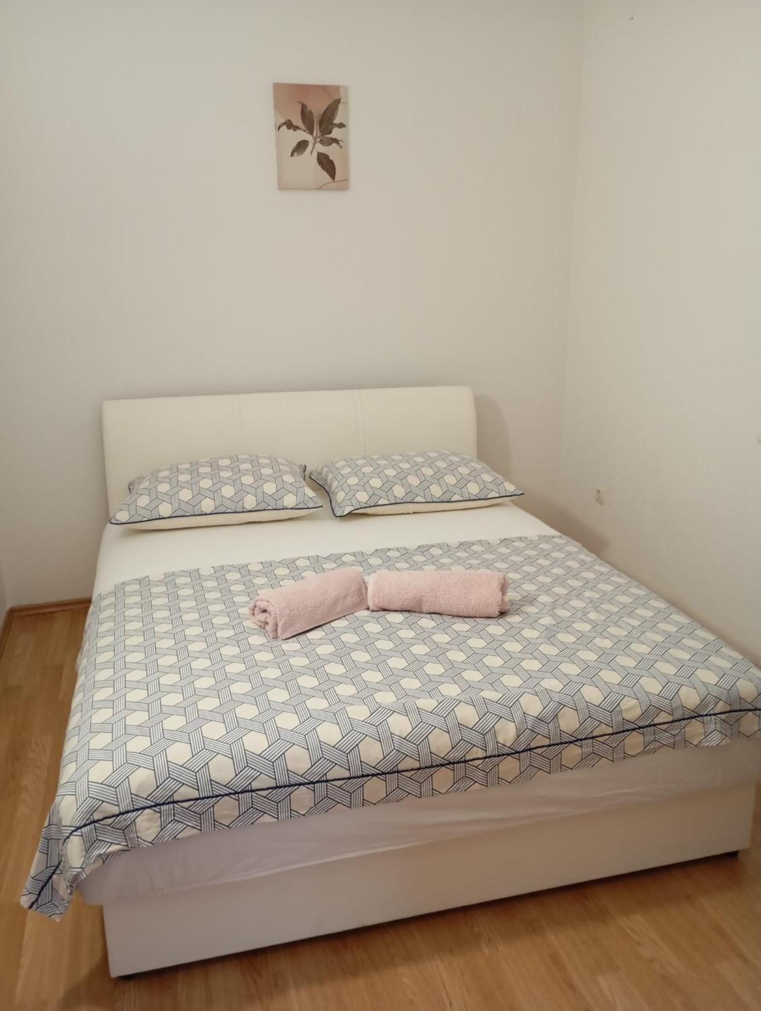 Apartmani Joja Biograd Na Moru Esterno foto